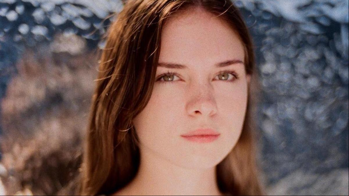 Stella Banderas lanza su primer perfume inspirado en las dos ciudades de su vida