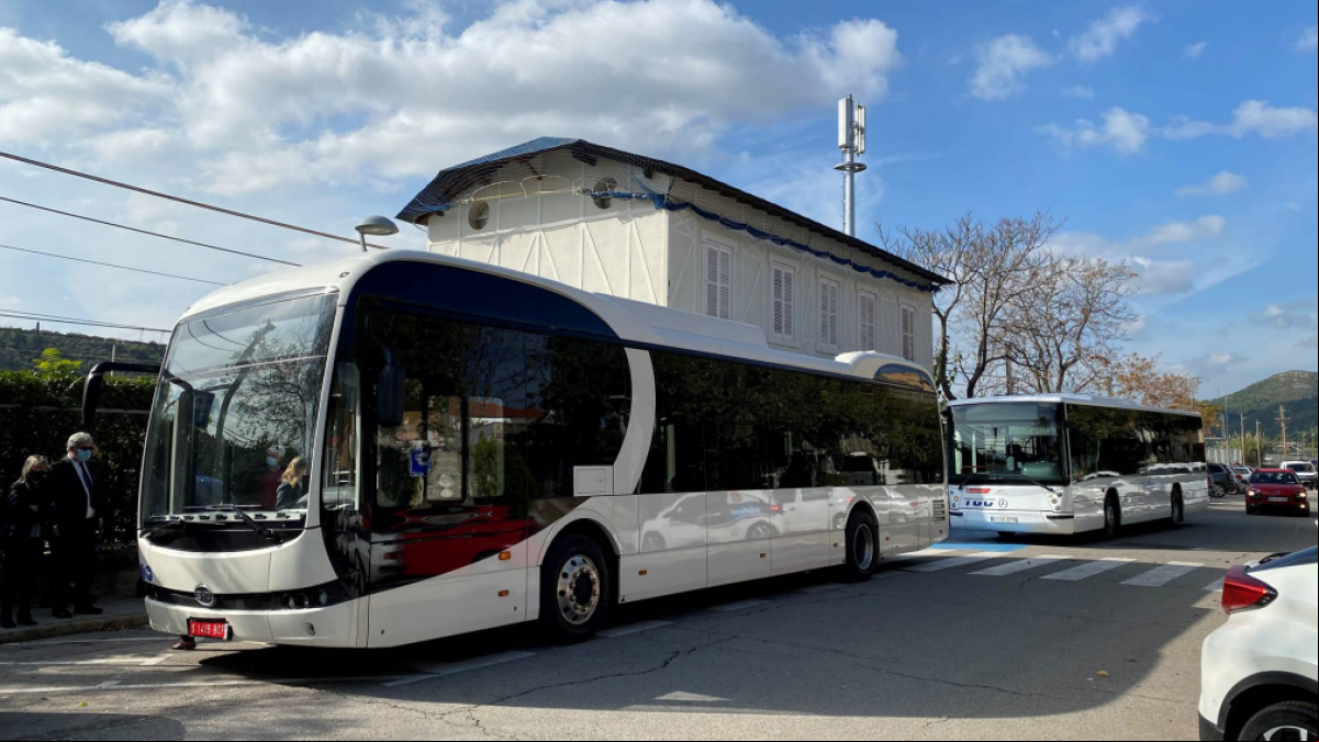 Primeros acuerdos para conectar con autobuses eléctricos las líneas de FGC