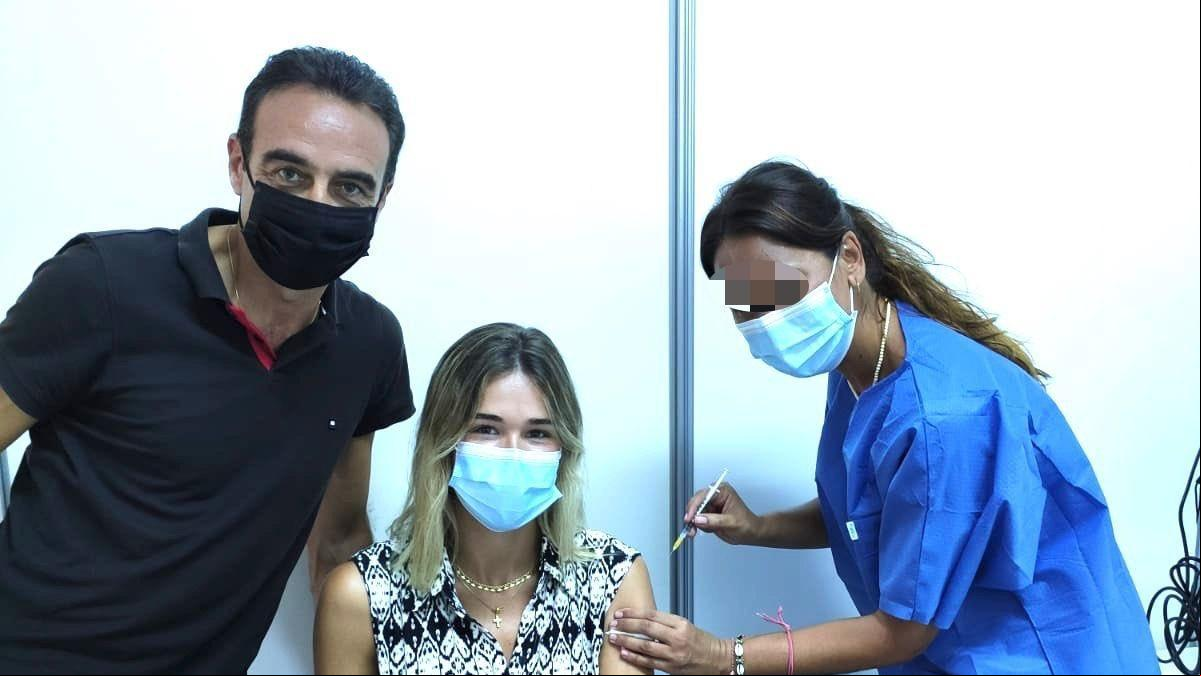 Enrique Ponce y Ana Soria, muy criticados tras recibir sus vacunas contra la covid