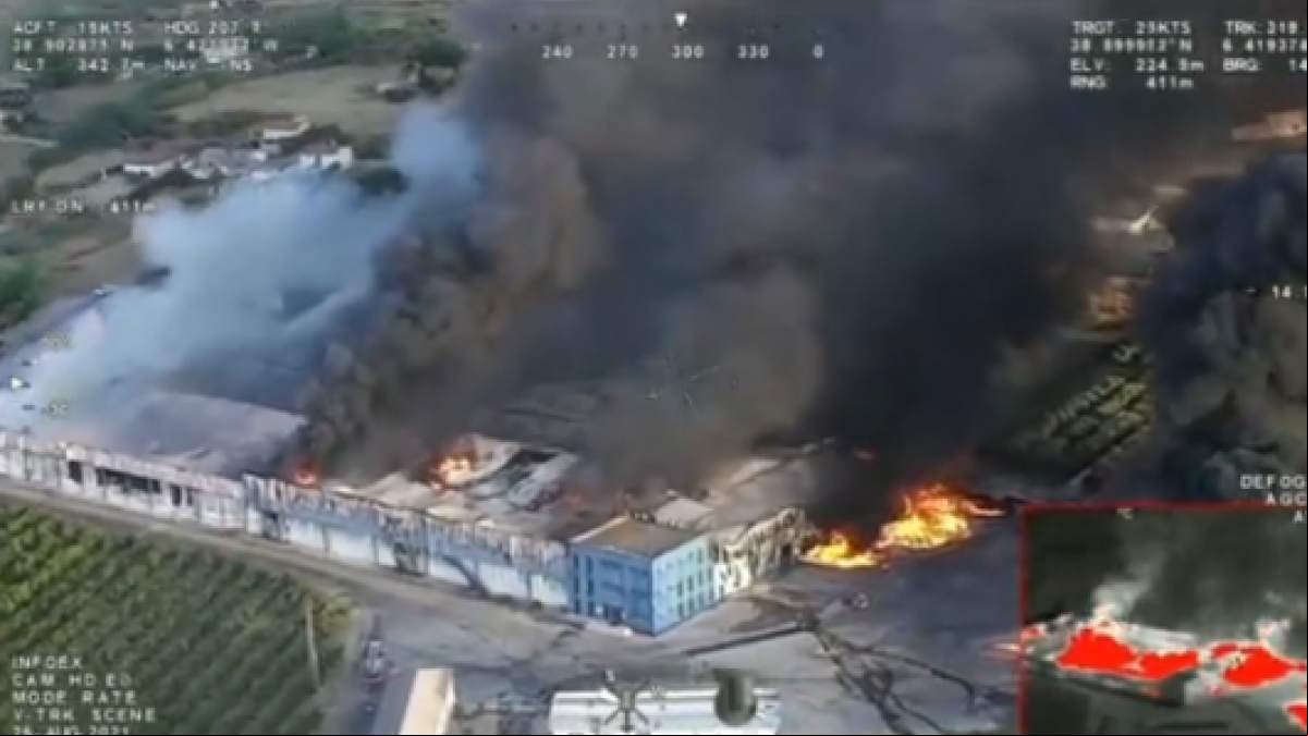 Controlado el incendio en la central hortofrutícola de Mérida tras quemar 5 millones de kilos de fruta