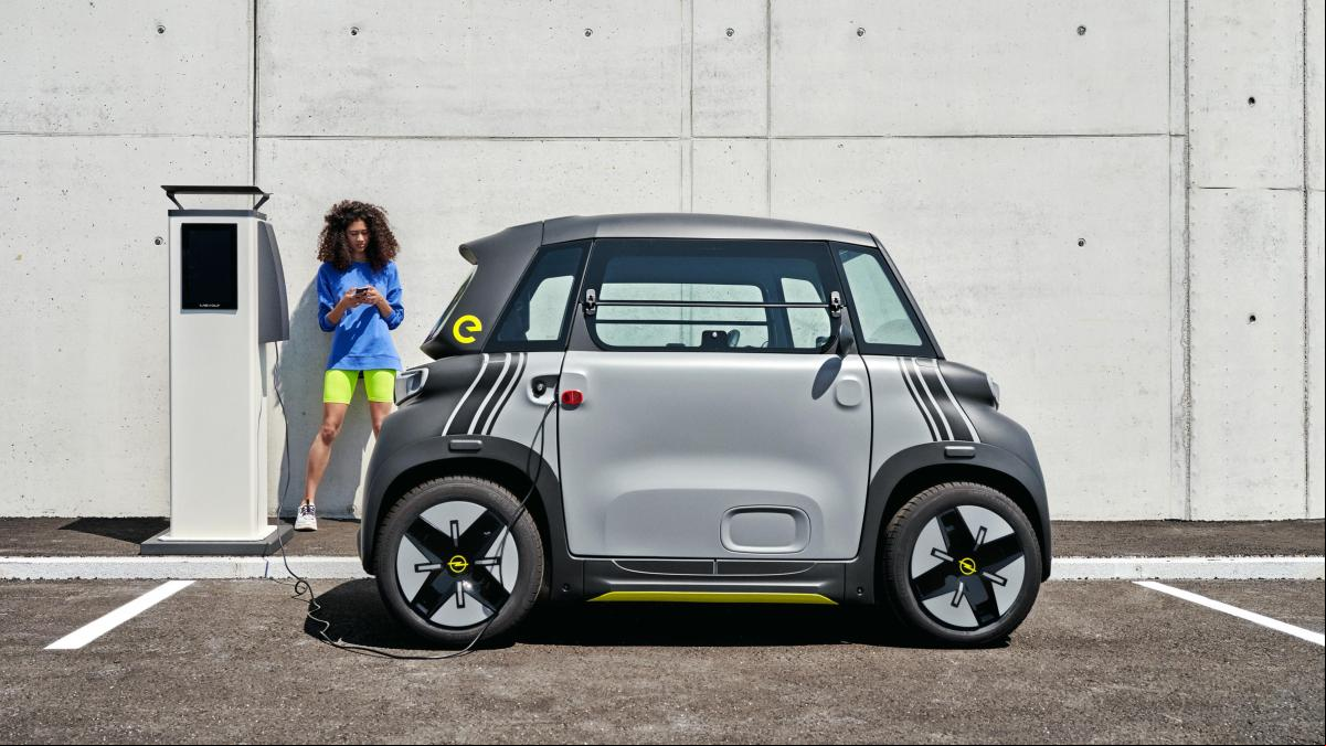 Los microcoches eléctricos que puedes conducir a partir de los 15 años en España