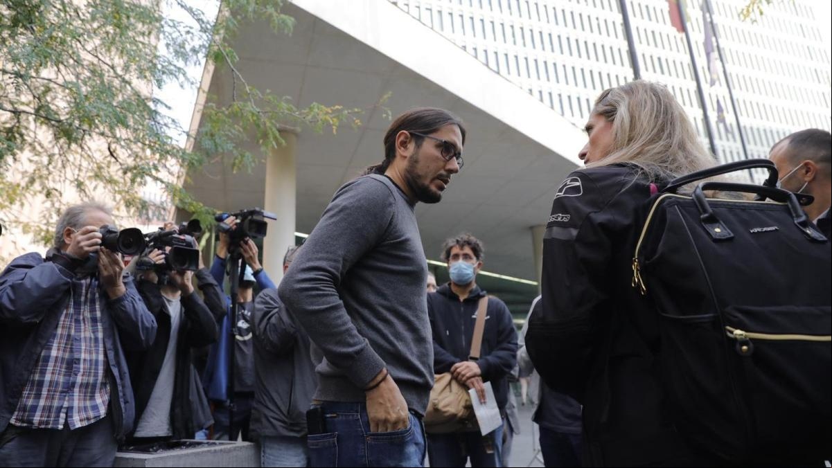 Juicio a un fotoperiodista de El País acusado de empujar a un policía