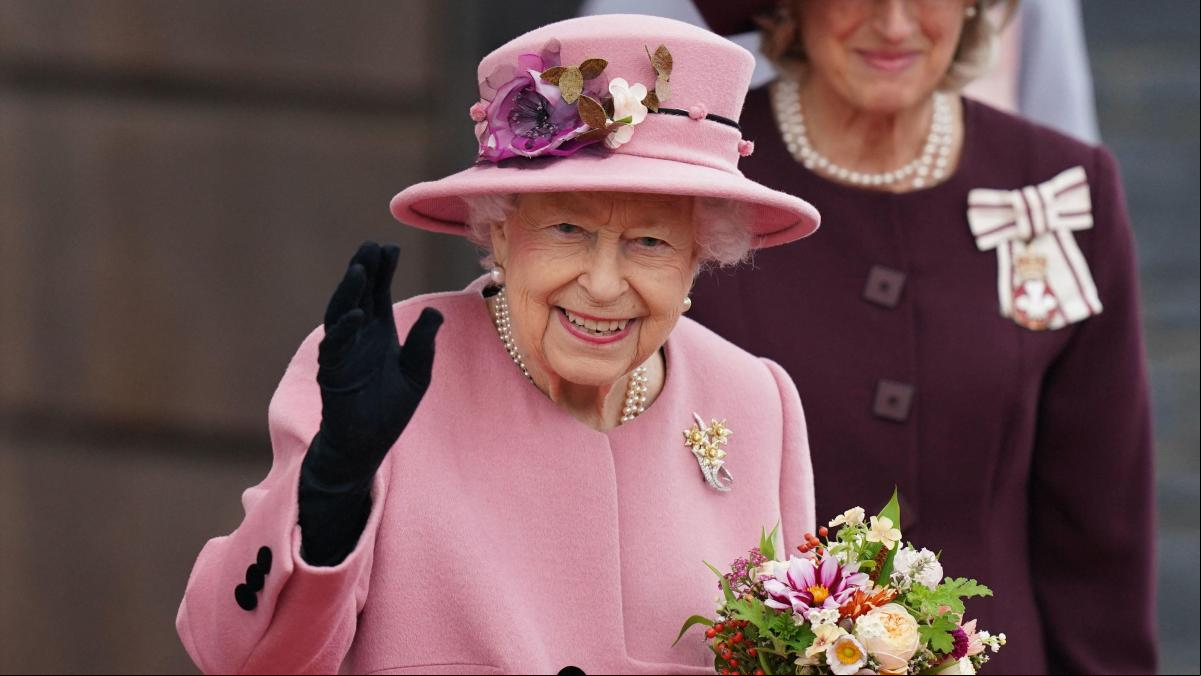 Isabel II retoma sus compromisos oficiales ya recuperada de la covid