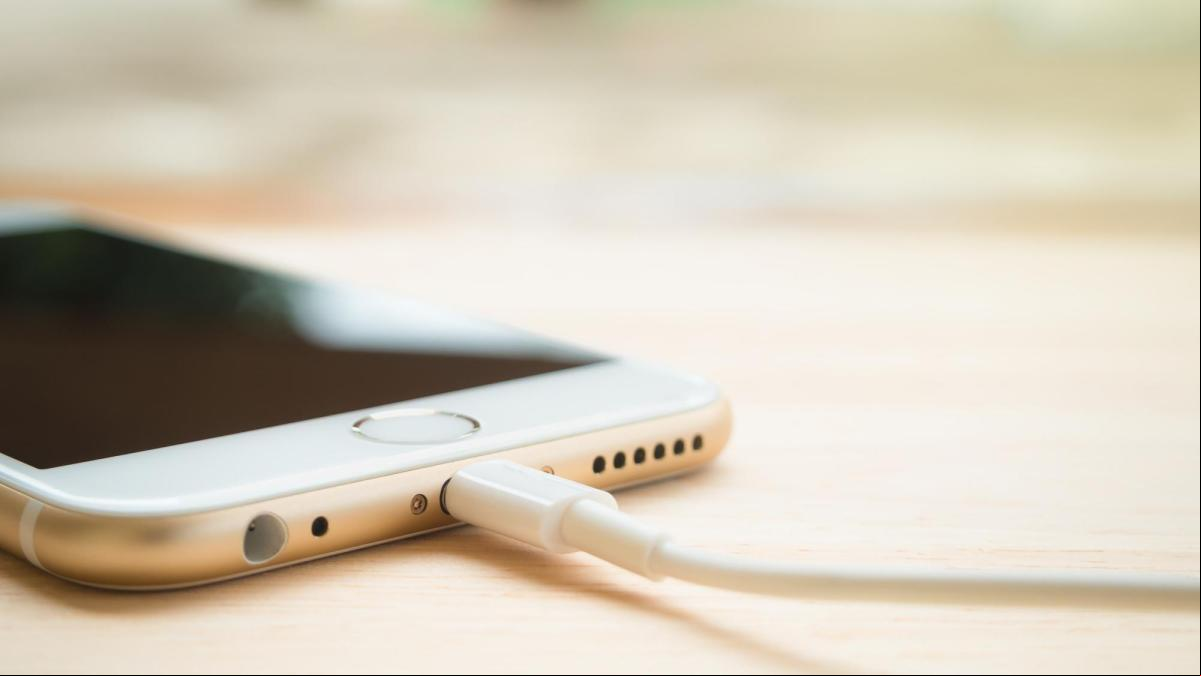 Más de 160.000 euros por el primer iPhone con puerto USB-C del mundo
