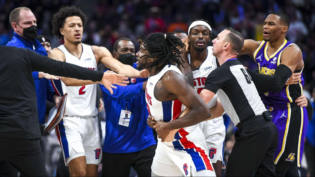 Un partido de sanción a LeBron James por su codazo a Stewart