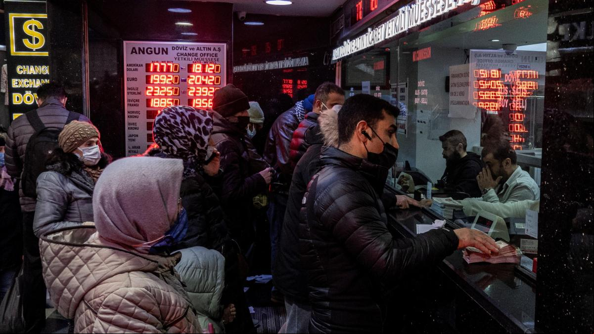 Erdogan promete compensar a los ahorradores y la lira turca se dispara