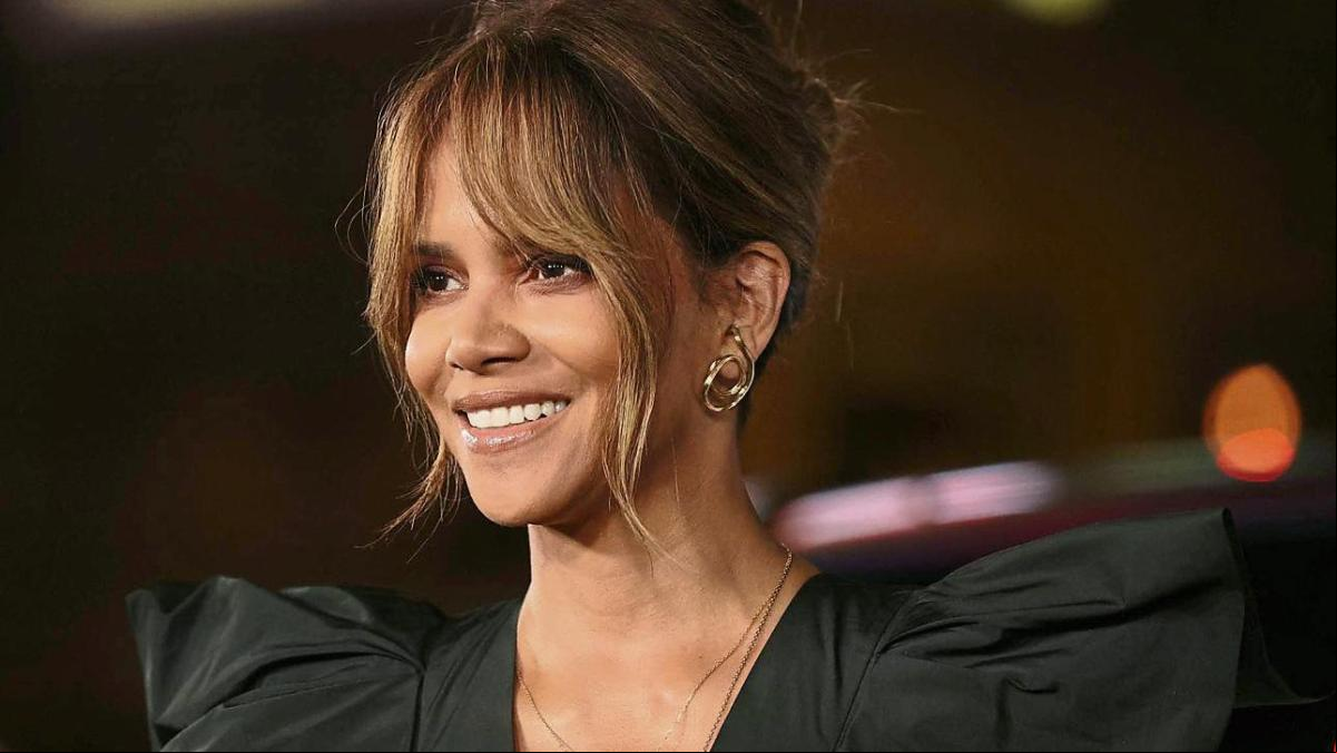 Sólo Halle Berry puede llevar un trikini así