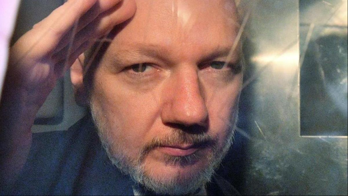 Julian Assange se casará en la prisión de Belmarsh y lucirá una falda escocesa