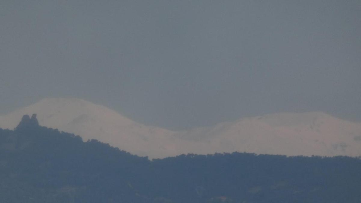 Hoy puedes ver el Pirineo nevado desde Barcelona
