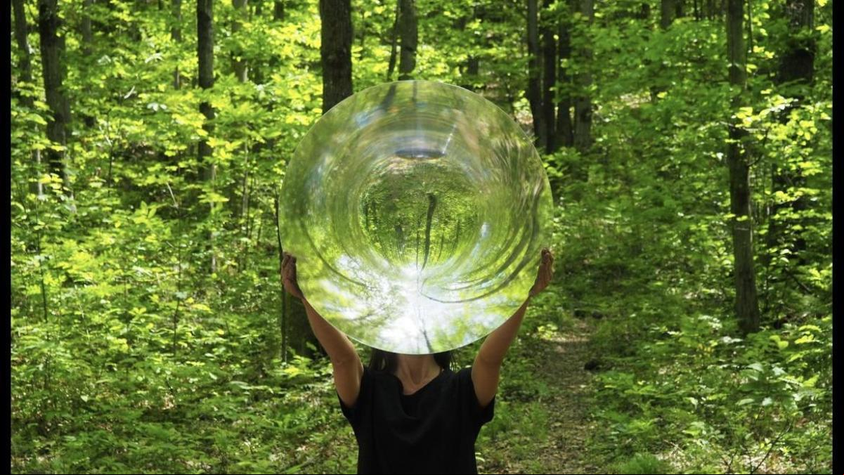 El Sismògraf verde de Olot se fija tanto en el movimiento del cuerpo como del planeta
