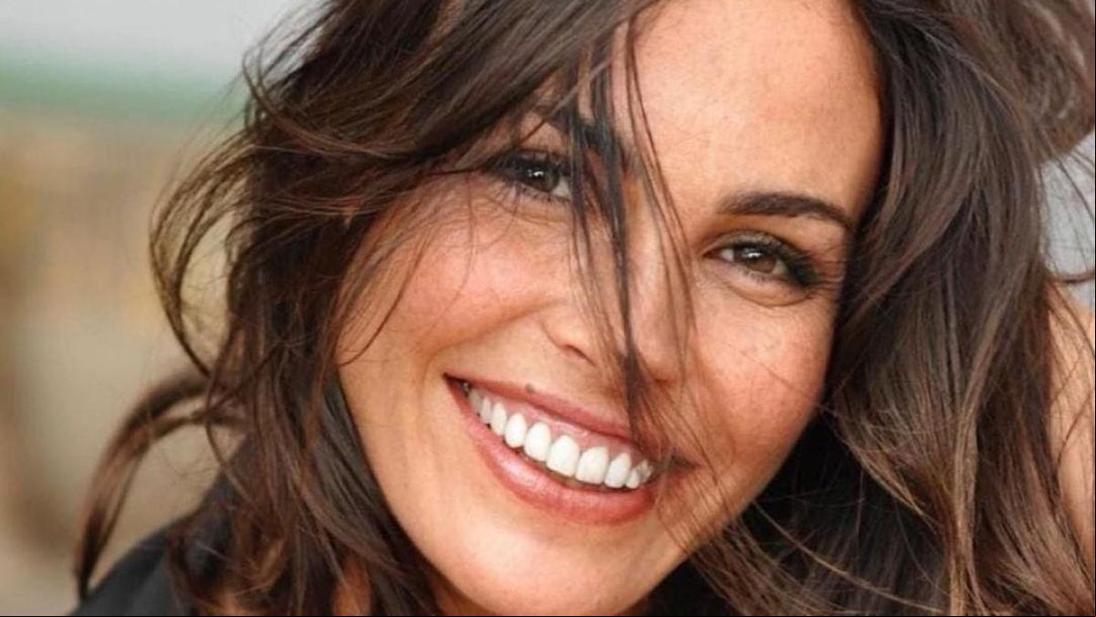 Así ha cambiado Inés Sastre, la supermodelo que combinó la universidad con la moda y el cine
