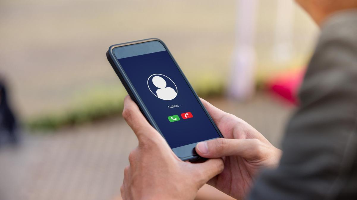 El método de la policía para pillar a los estafadores que te llaman por teléfono y no caer en la trampa: “Si no conoces a la persona”