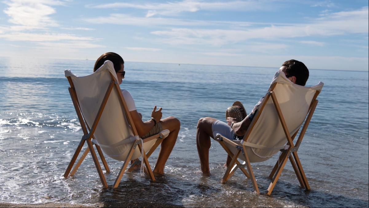 La startup que te alquila desde el móvil la sombrilla y la tumbona de playa