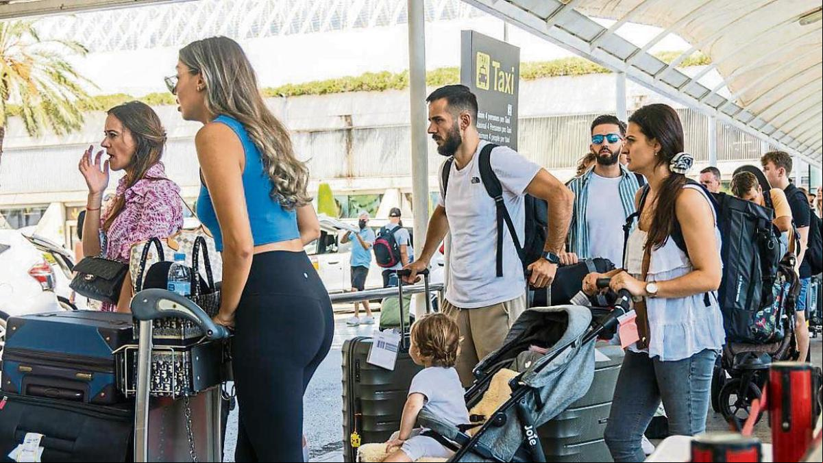 El éxito turístico de las islas Baleares divide al Gobierno de Armengol