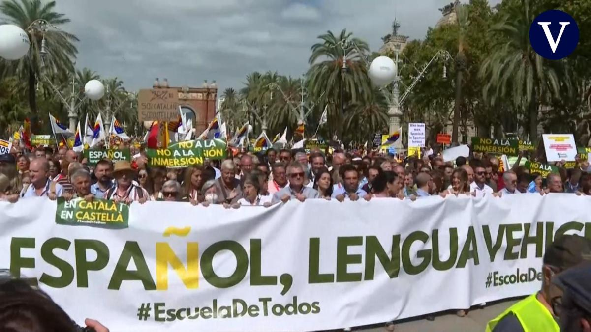 Miles de personas se manifiestan en Barcelona contra la inmersión lingüística en Catalunya