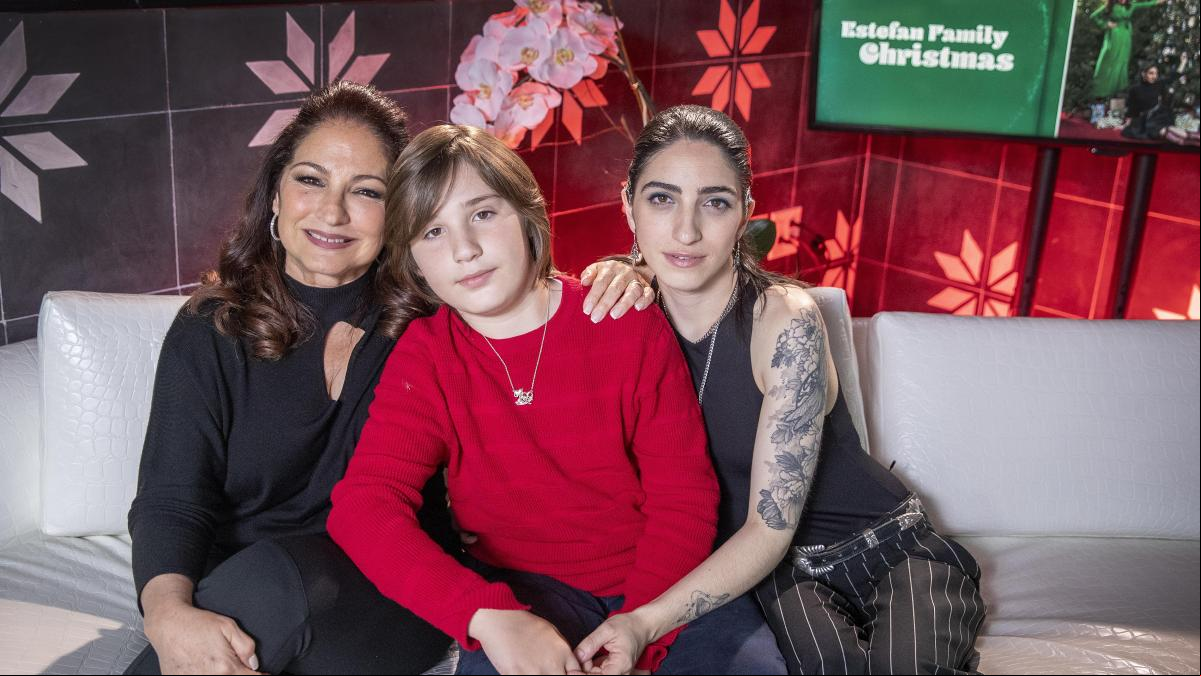 Gloria Estefan y su familia se proponen destronar a Mariah Carey con su álbum navideño