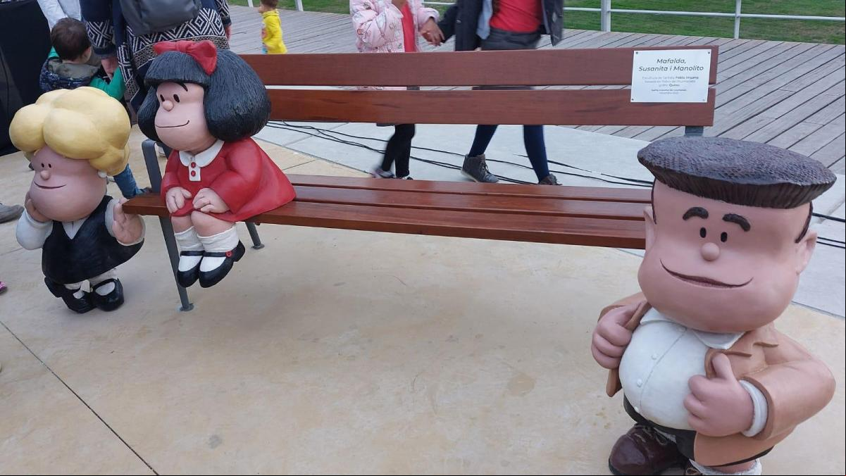 Santa Coloma de Gramenet inaugura una escultura dedicada a Mafalda