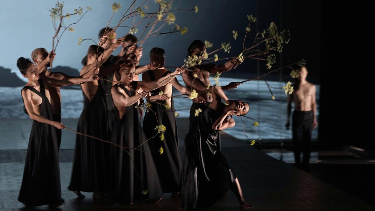 Cantantes que danzan y bailarines que cantan... LOrfeo de Sasha Waltz revoluciona el Real