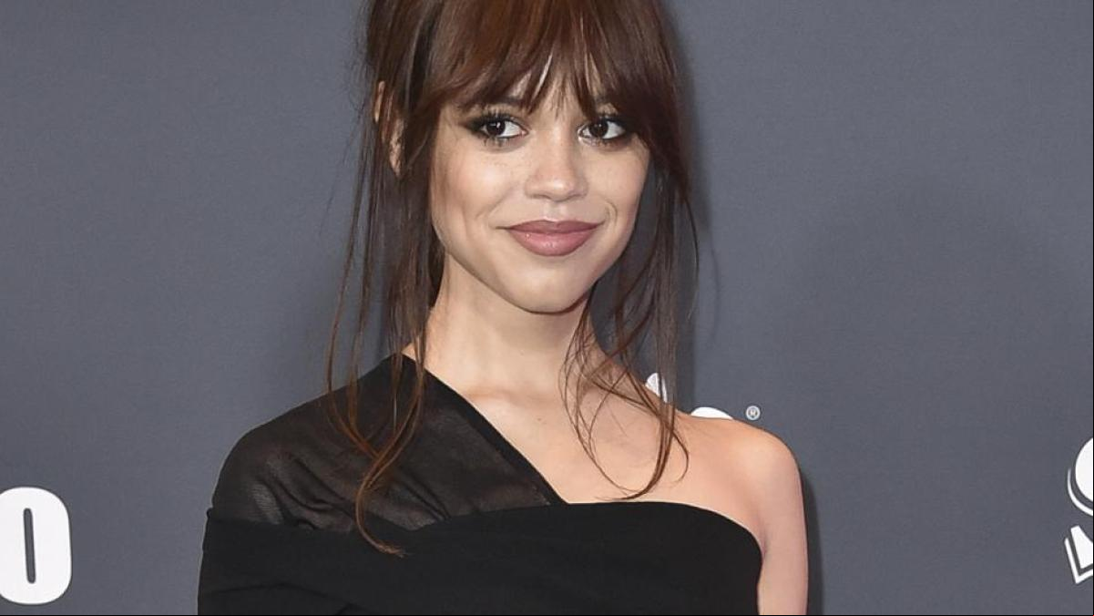 Jenna Ortega se despide de su larga melena y apuesta por el atrevido corte shag