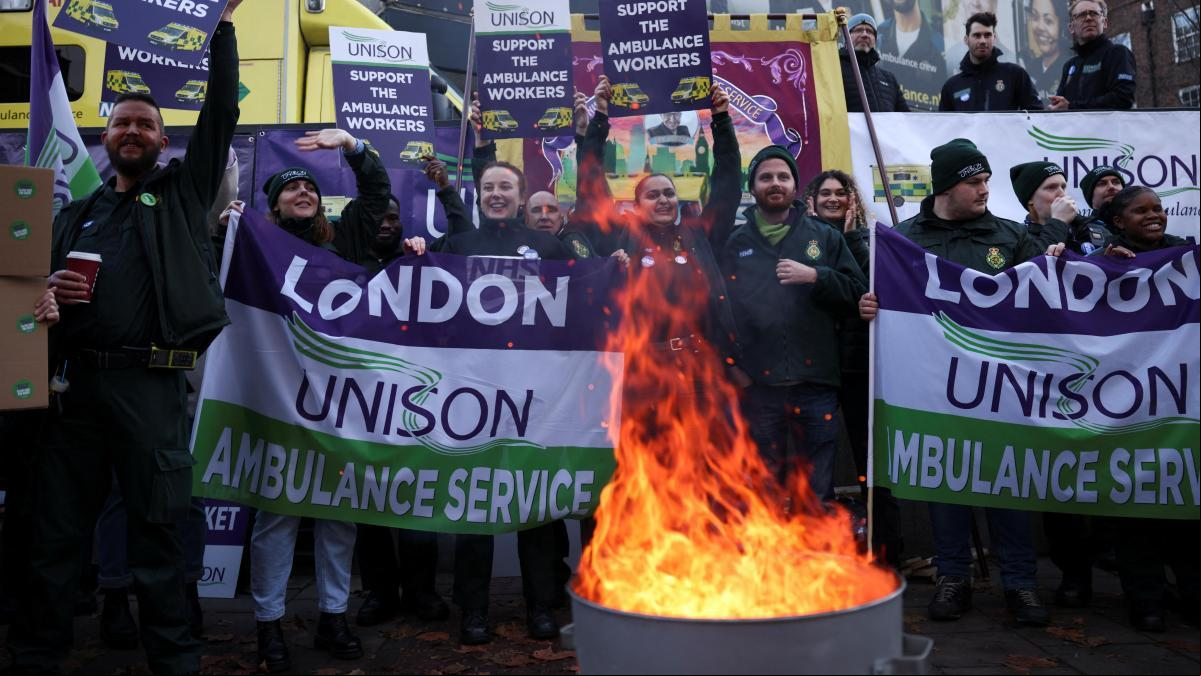 El anuncio de nuevas huelgas prolonga el caos del sistema sanitario británico