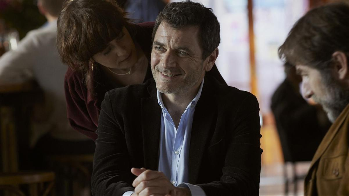 Àlex Brendemühl: “Puedes promocionar una peli vestido de Gucci sin tener un duro, ni para coger un taxi”