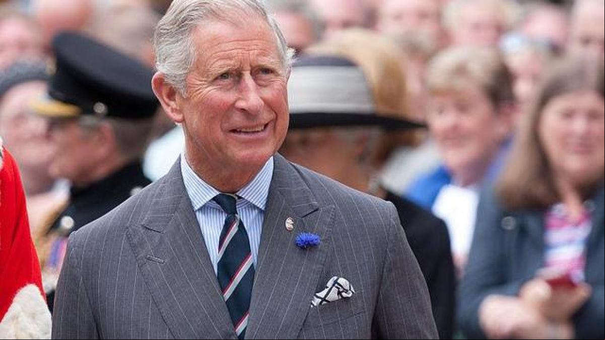 El rey de Inglaterra aplaza su visita a Francia por el caos de las protestas