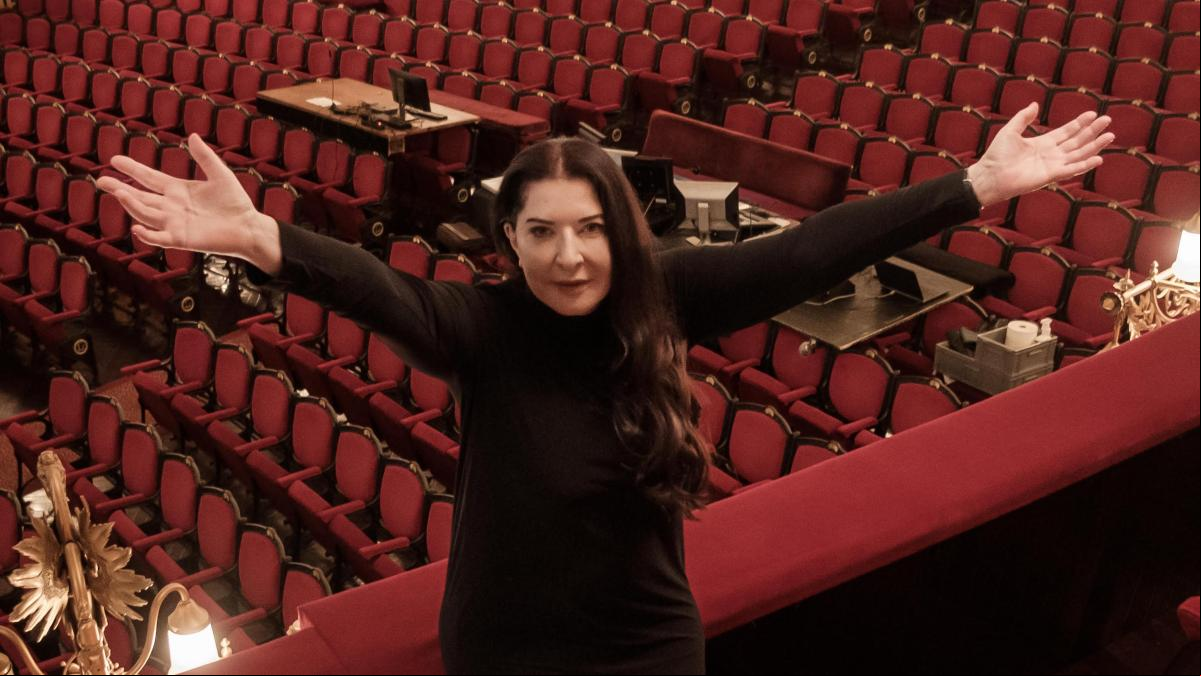 Marina Abramovic: “Pensé que si moría siete veces seguidas de amor me acostumbraría y me curaría”