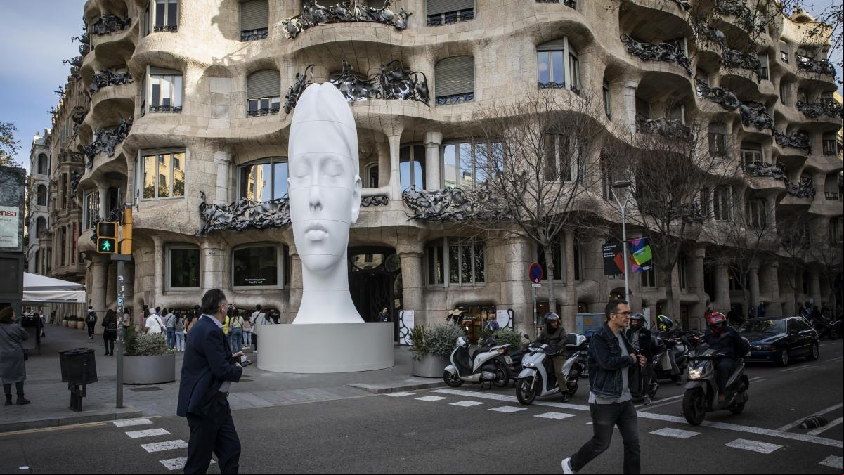 Los espacios de Gaudí en la Pedrera ensalzan la obra escultórica de Plensa