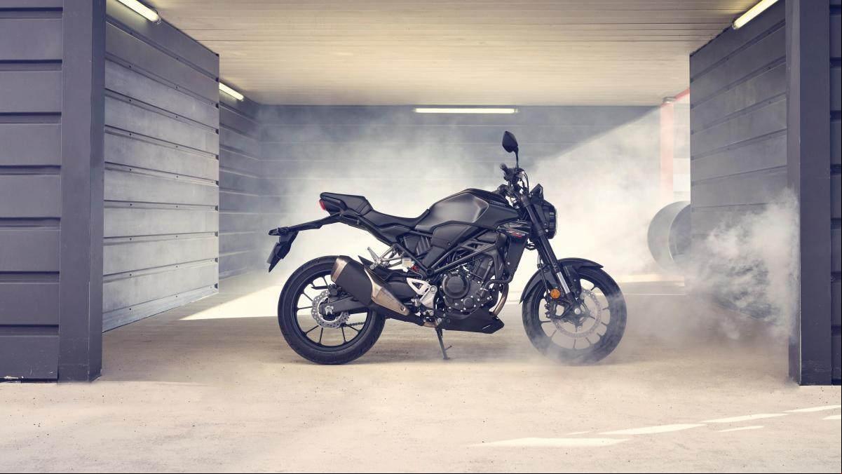 Motos de 350 cc para conducir con el carnet A2 que demuestran que la potencia no lo es todo