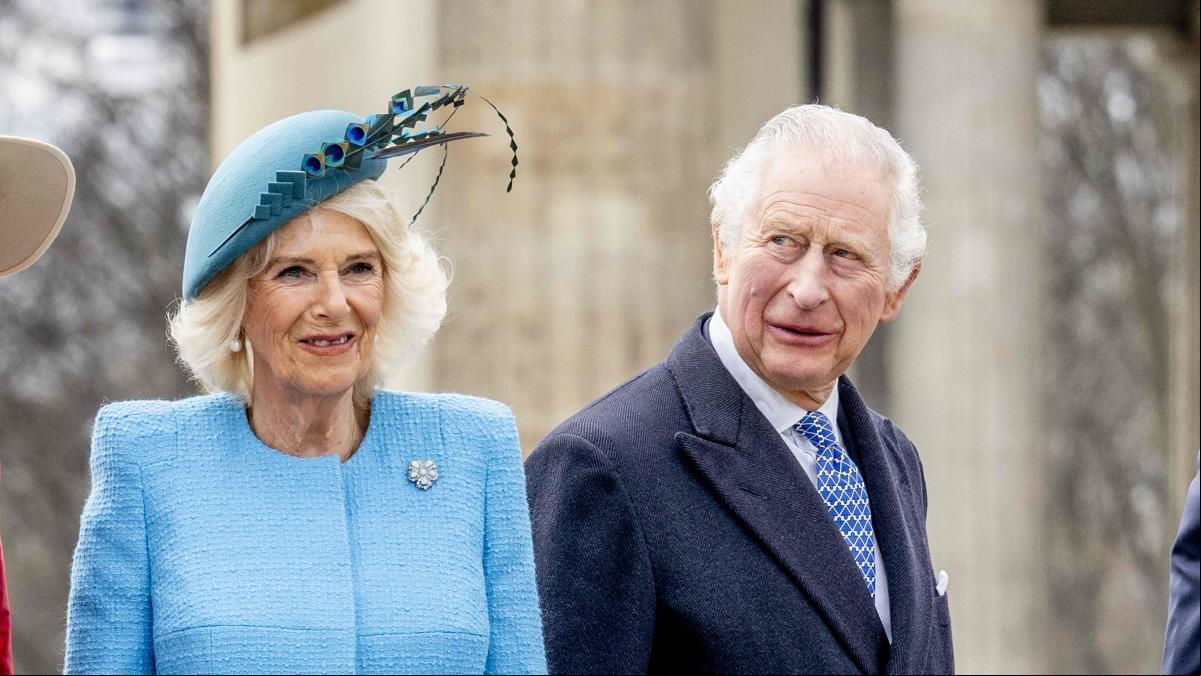 El código de vestimenta inesperado impuesto en la coronación del rey Carlos III