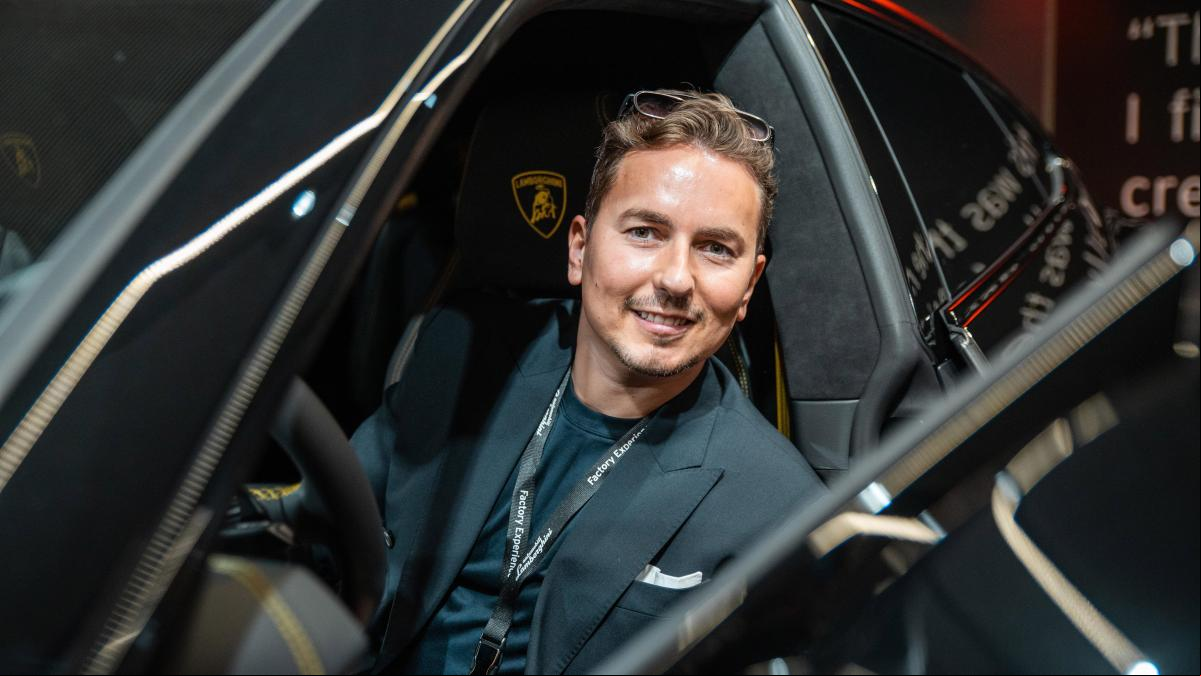 Jorge Lorenzo amplía su colección de coches deportivos con el SUV más caro del mercado
