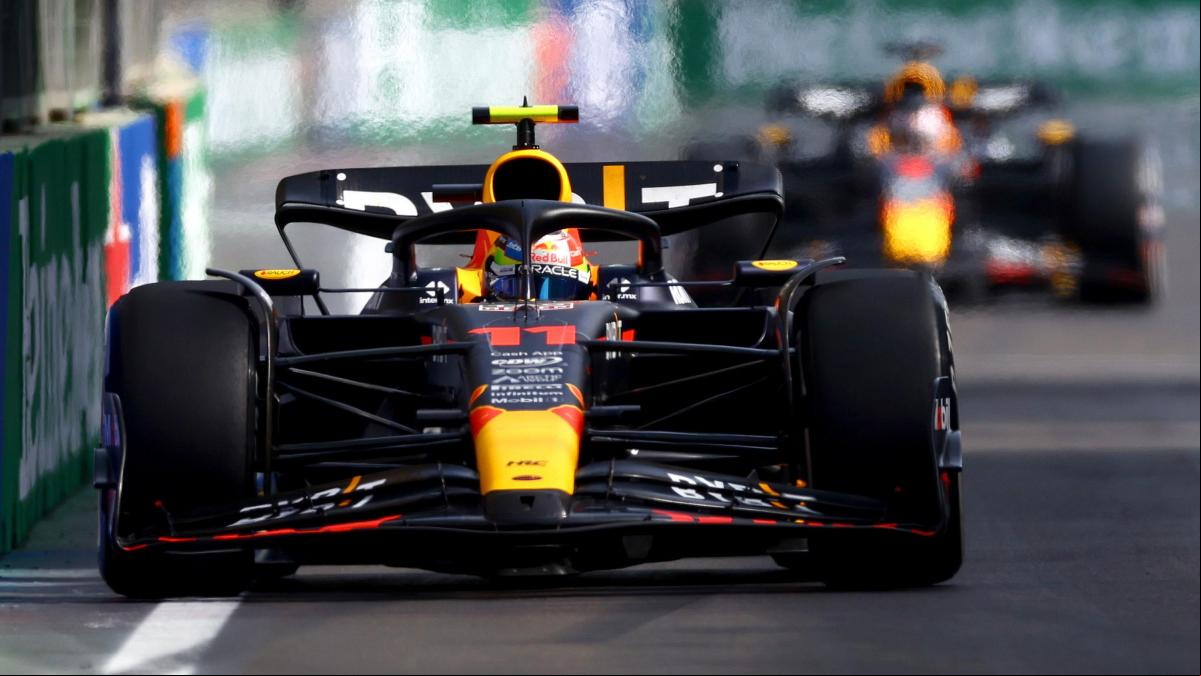 Checo Pérez se catapulta en Bakú y Alonso se baja del podio