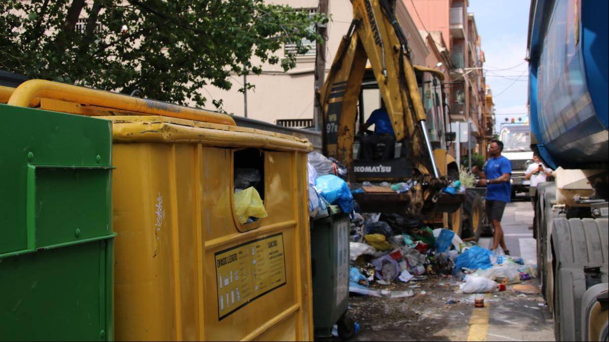 Retiradas 85 toneladas de basuras de las calles de Figueres en plenas fiestas de Santa Creu