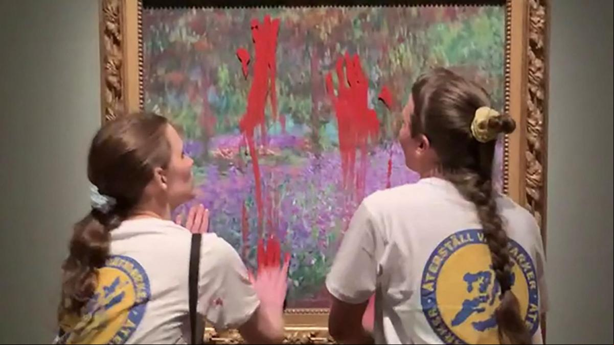 Dos activistas detenidas tras manchar con pintura roja un cuadro de Monet en Estocolmo