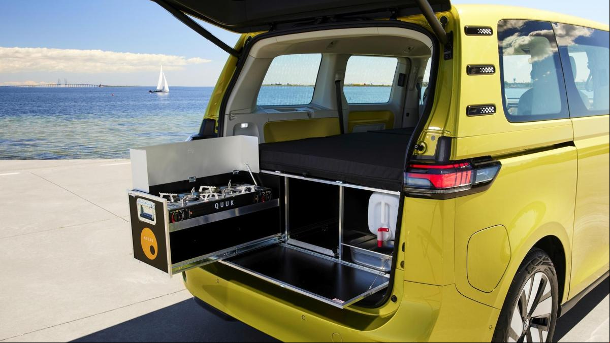 El módulo barato que convierte la furgoneta eléctrica VW ID.Buzz en un práctico camper