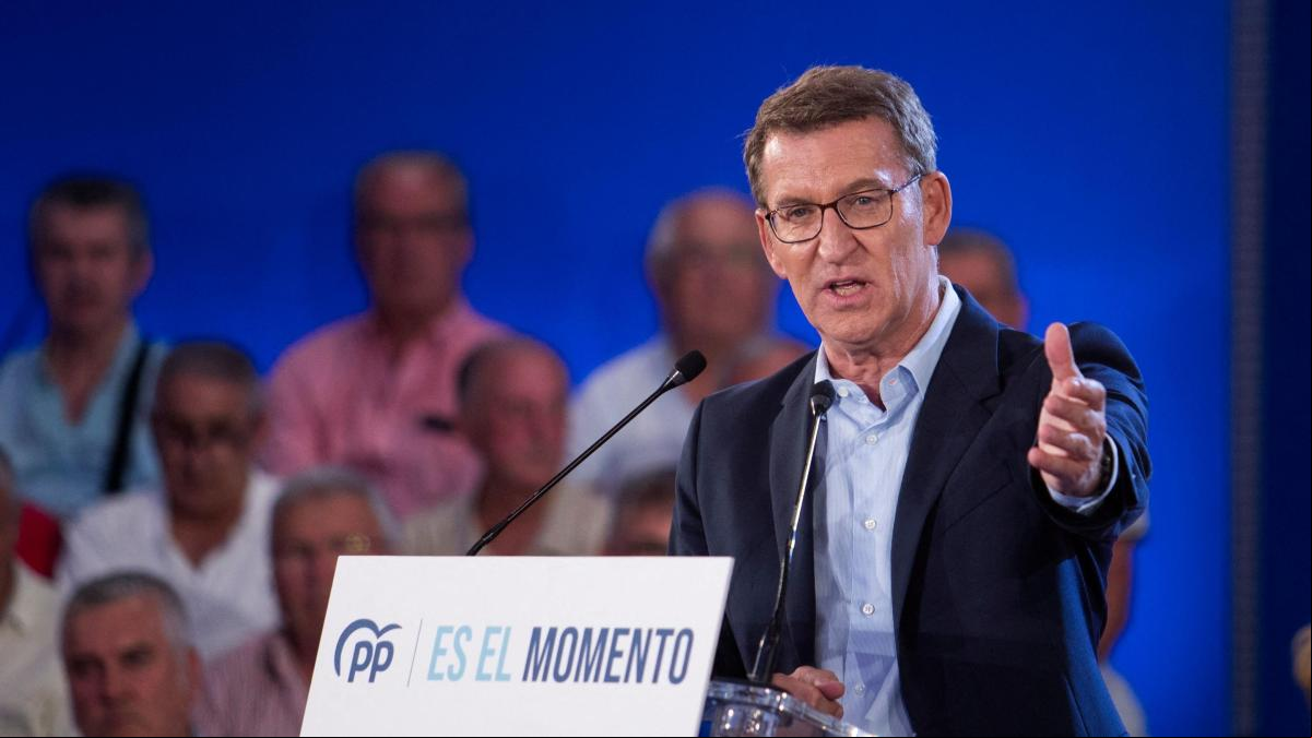 Feijóo sufre un percance al salir de Espejo Público y se ve obligado a hacer un parón en su campaña