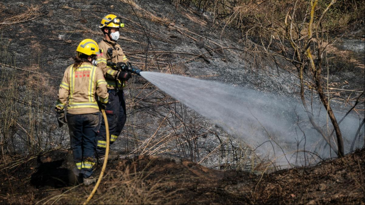 Controlado el incendio de Cervelló que ha confinado a cientos de vecinos