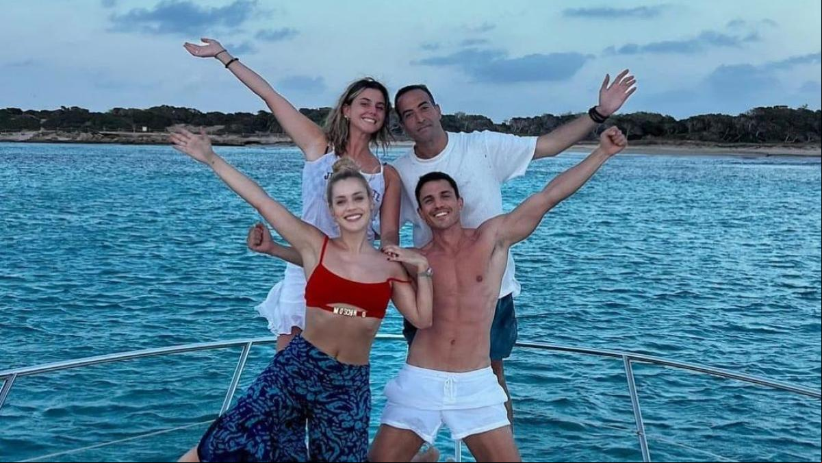 Álex González disfruta de sus vacaciones en Eivissa junto a Alejandra Onieva