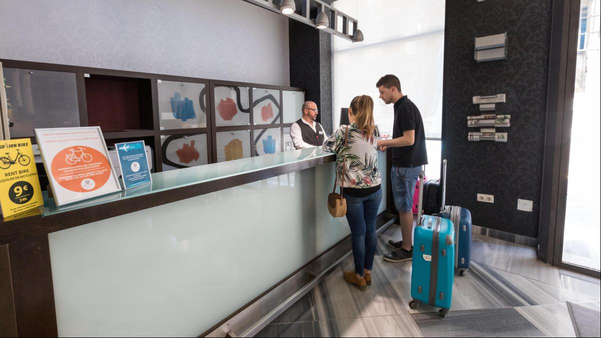 Los hoteles de València ingresan 90,8 euros por habitación, el 35% más que antes de la pandemia