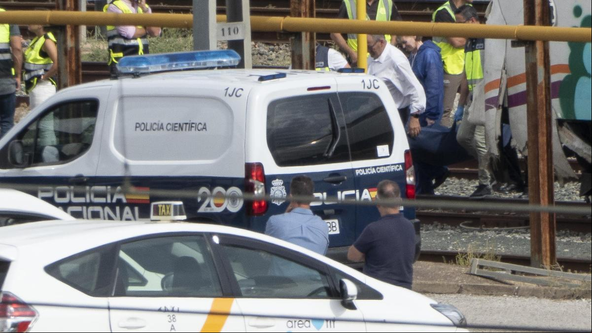 Una macabra historia: aparece una caja con un corazón y un cuchillo en el felpudo de un piso