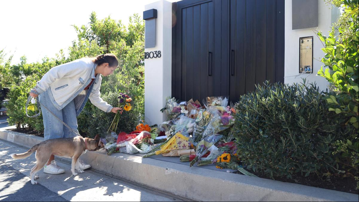 El actor Matthew Perry fue enterrado el viernes en un cementerio de Los Ángeles