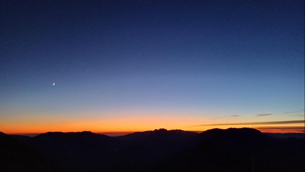 Increíble luz de la puesta de sol en la Tossa dAlp