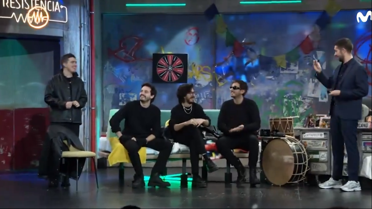 Morat celebra su cumpleaños en ‘La Resistencia’ llevándose a Broncano de concierto: “¡Voy a Boston!”
