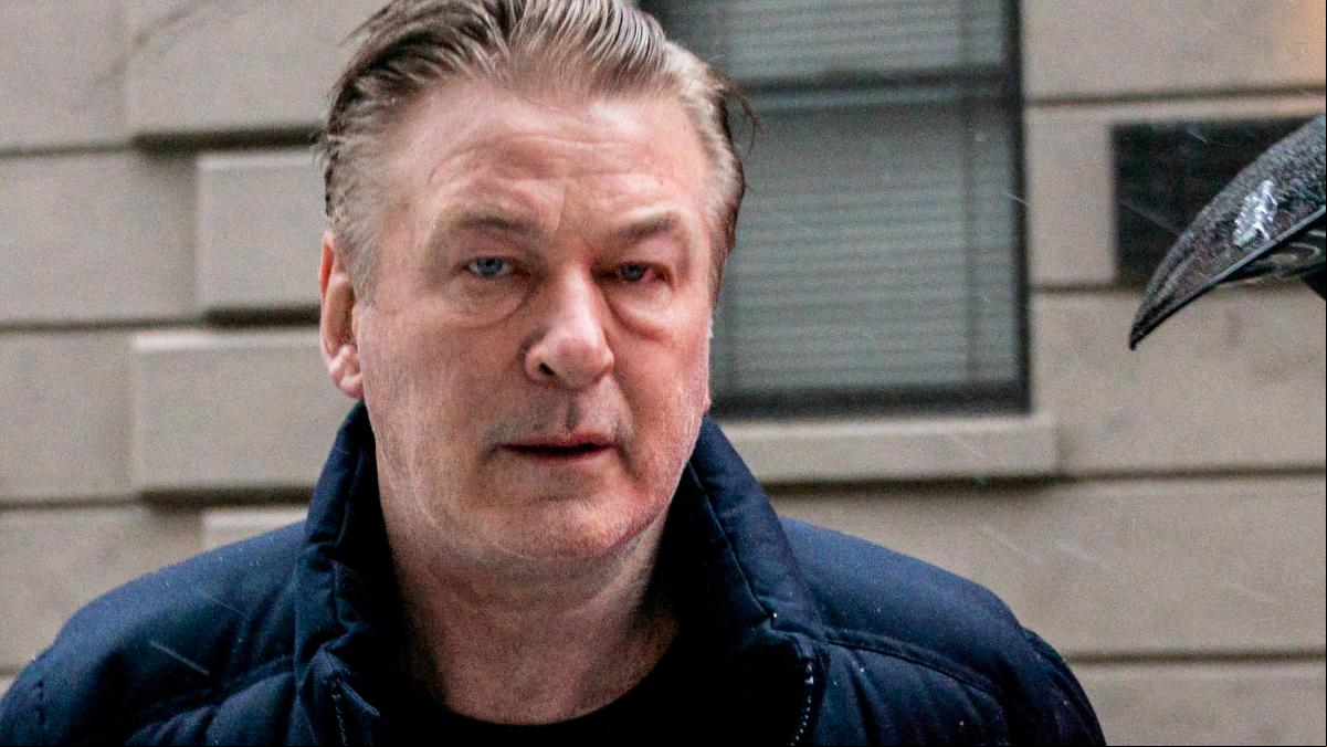 Alec Baldwin golpea el teléfono de una mujer que le obligaba a decir Palestina libre