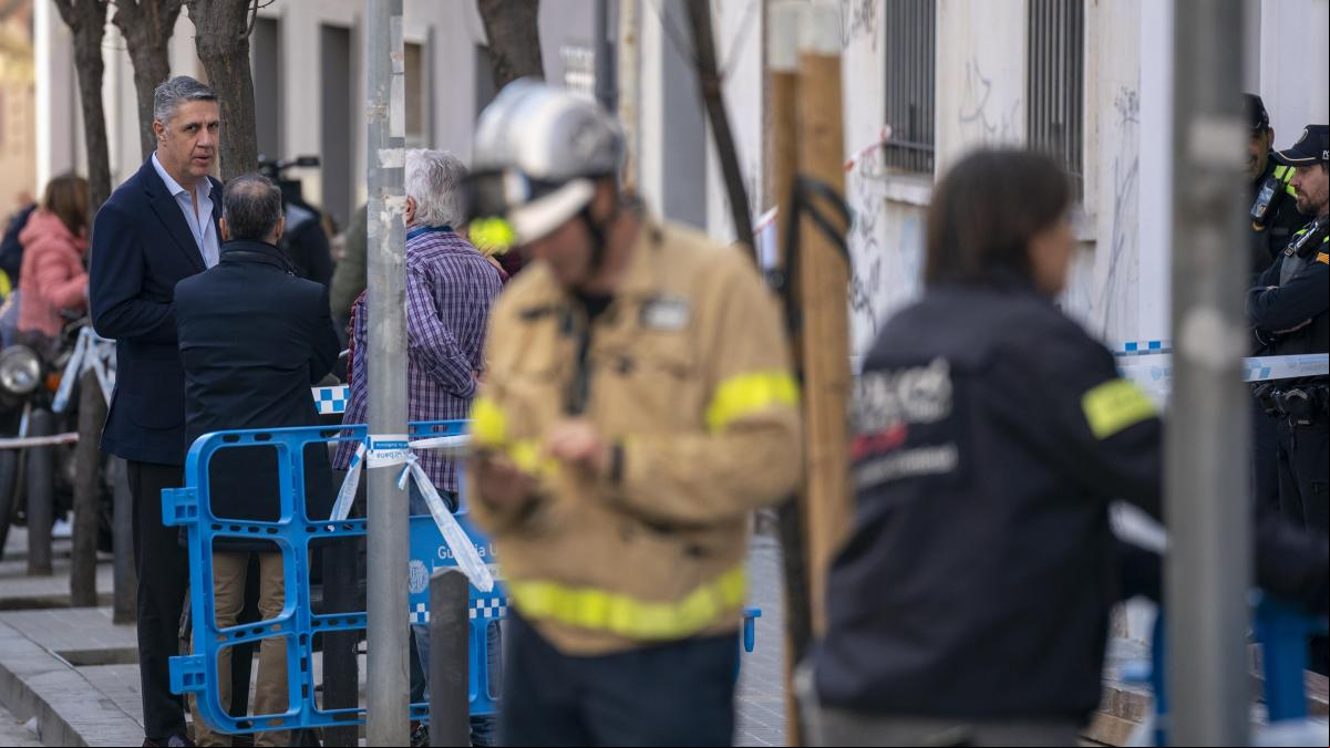 Los vecinos del bloque agrietado de la calle Canigó no podrán volver hasta hacer unas obras