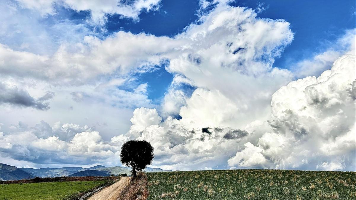 Acuarela de cumulonimbus en el Montseny