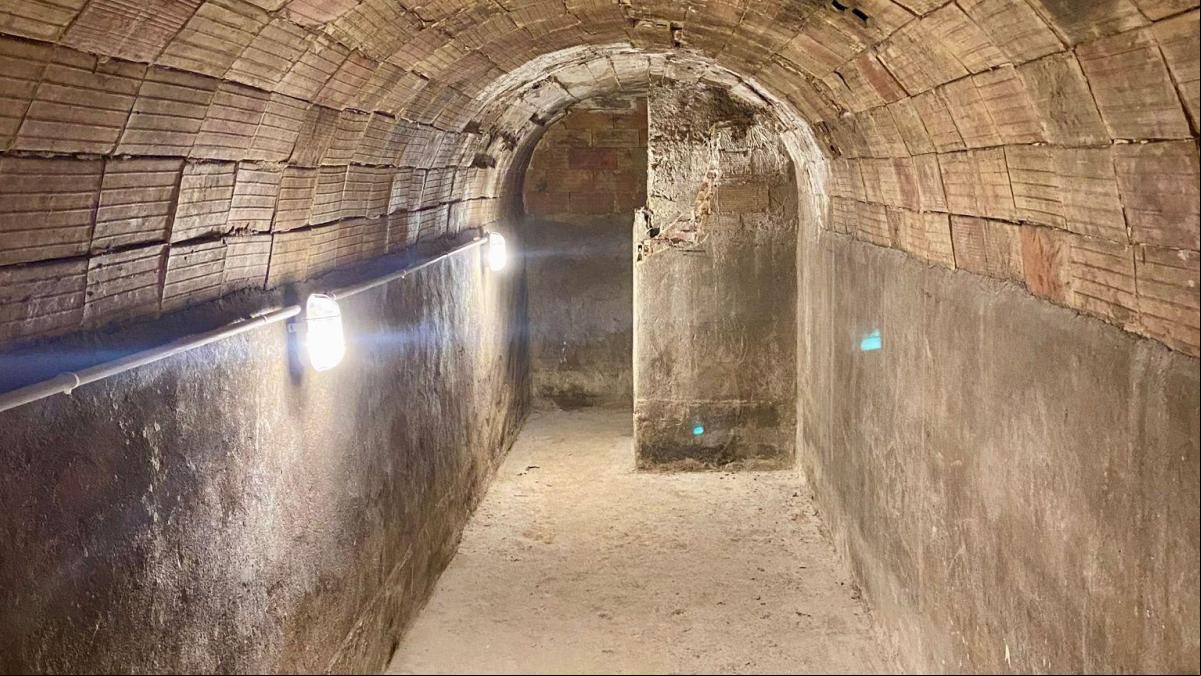 Hallan un refugio de la guerra civil sin catalogar en plena milla de oro de Alicante