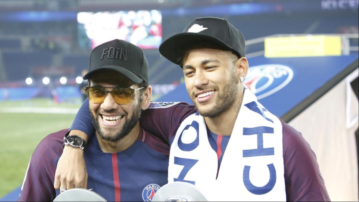 Dani Alves recurre al padre de Neymar para pagar la fianza y salir en libertad