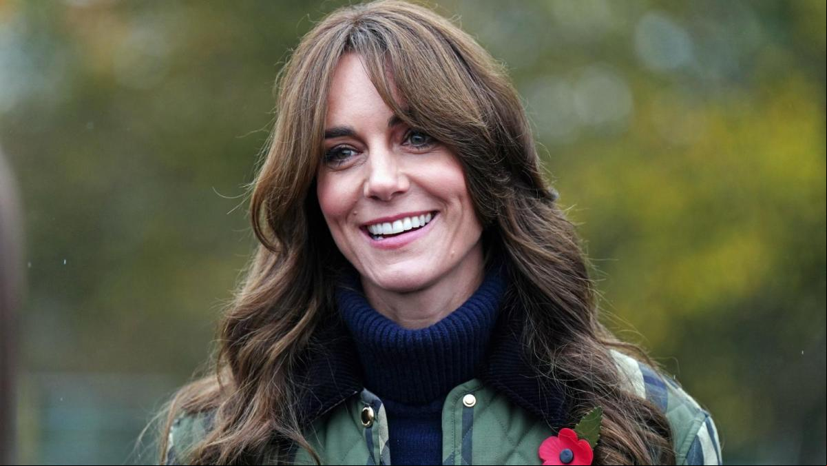 Kate Middleton lleva la chaqueta atemporal y versátil que Diana de Gales puso de moda