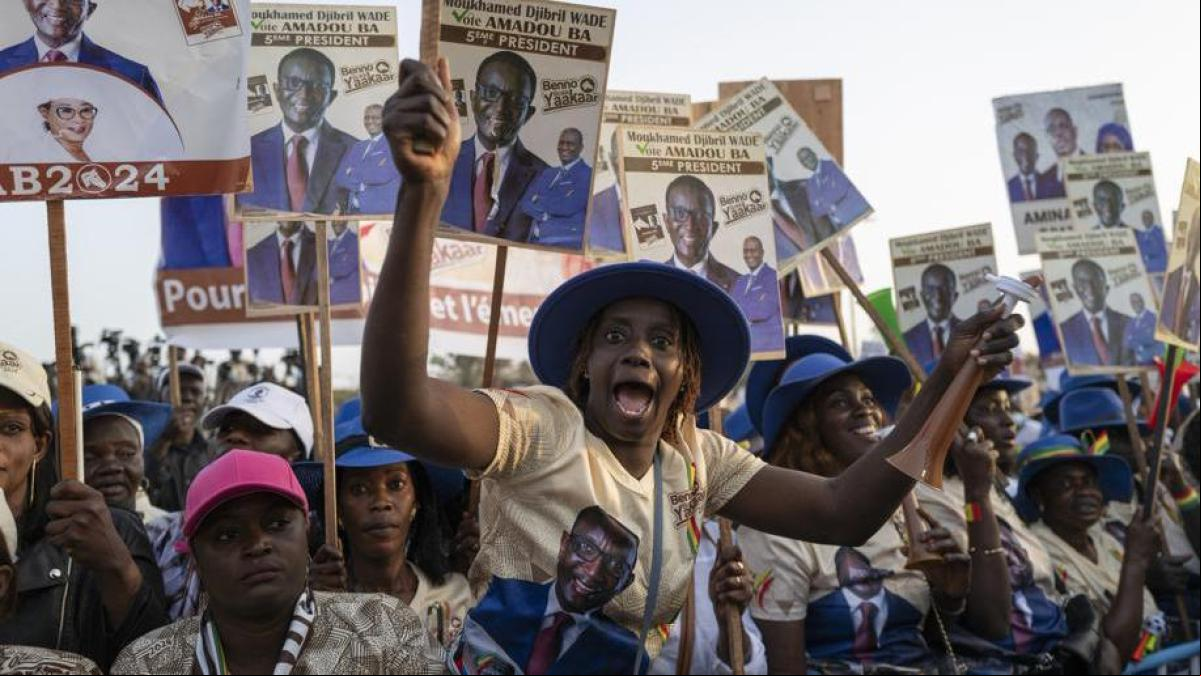 Senegal busca una salida en las urnas a su peor crisis política en décadas